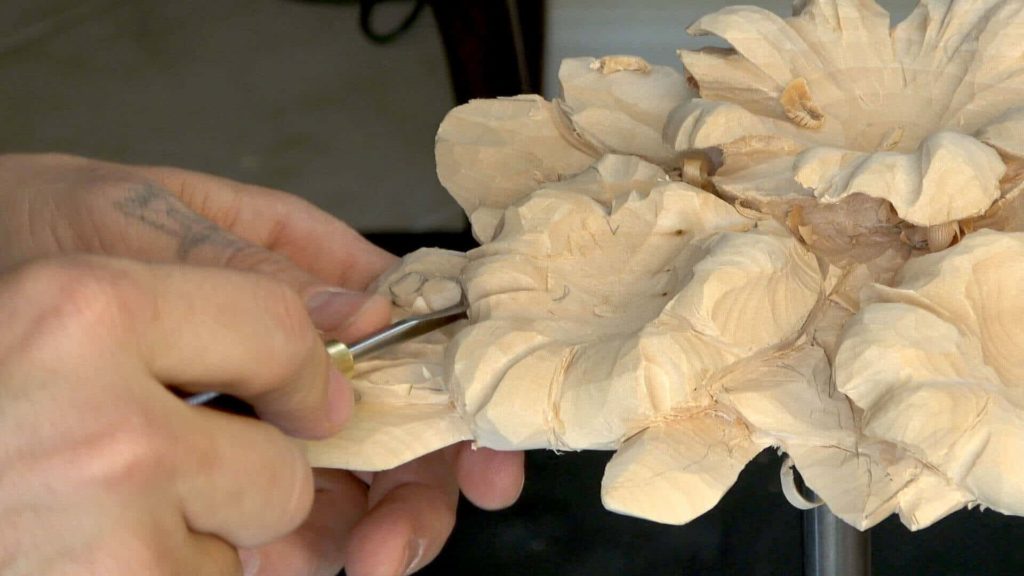 wood carving, Woodcarving, Hashemi Flowers, Foliage carving, carving leaves in wood, wood carving leaf patterns, carving leaves in wood, flower carving, carving flowers, wood carving flower patterns, wooden carved flowers, hand carved flowers, floral carving designs, Floral carving, hand carved flowers, hand carved wooden flowers, learn to carve flowers, learn to carve flowers in wood, How to carve basic flower,