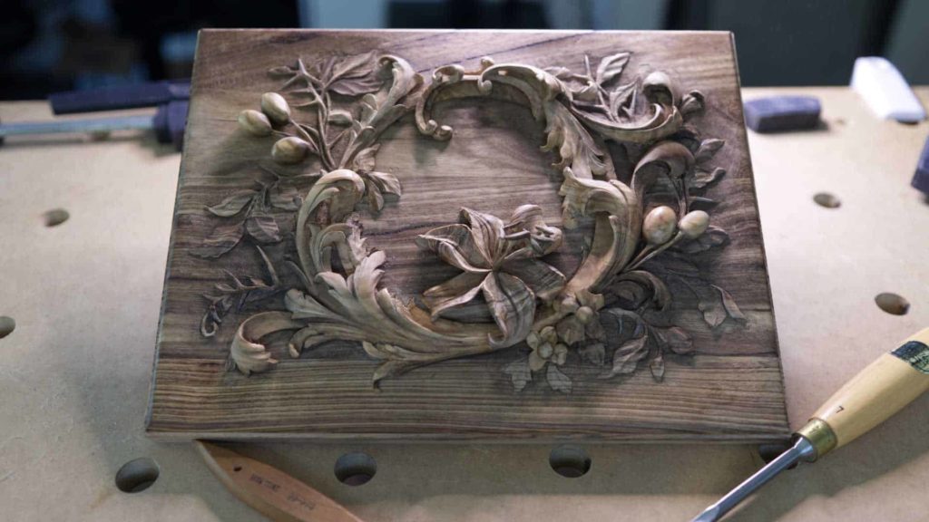 wood carving, Woodcarving, Hashemi Flowers, Foliage carving, carving leaves in wood, wood carving leaf patterns, carving leaves in wood, flower carving, carving flowers, wood carving flower patterns, wooden carved flowers, hand carved flowers, floral carving designs, Floral carving, hand carved flowers, hand carved wooden flowers, learn to carve flowers, learn to carve flowers in wood, How to carve basic flower, grabovetskiy
