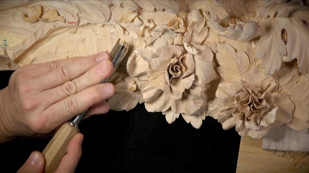 WOODCARVING LESSONS: Woodcarver Grabovetskiy uses a chisel to carve detailed flower designs into wood. - Wood Carving tutorials