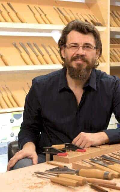 Alexander Grabovetskiy Woodcarver -Woodcarving School- school of woodworking