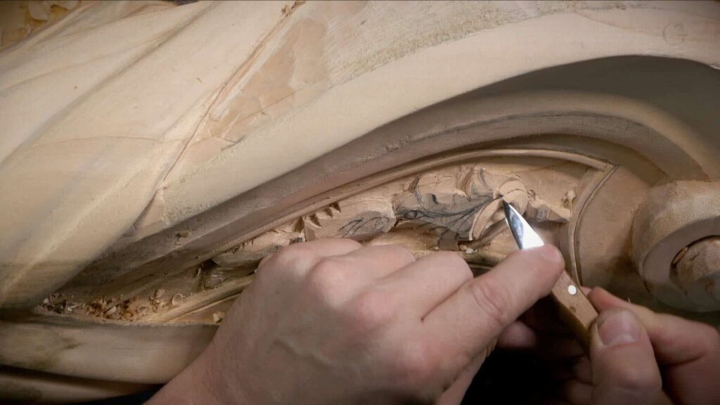 WOODCARVING LESSONS: Woodcarver Grabovetskiy uses a knife to carve detailed designs on wood. - Wood Carving tutorials
