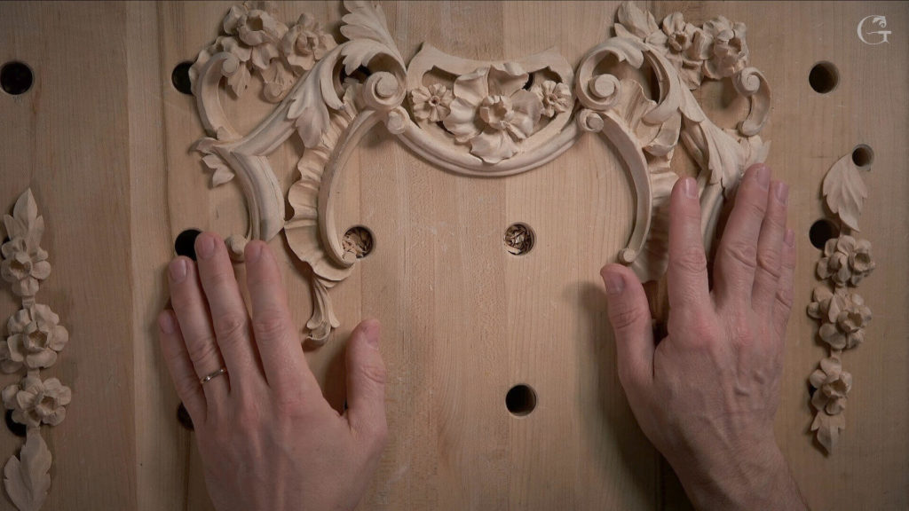Carved floral ornament with its molding, the first workshop of the panel