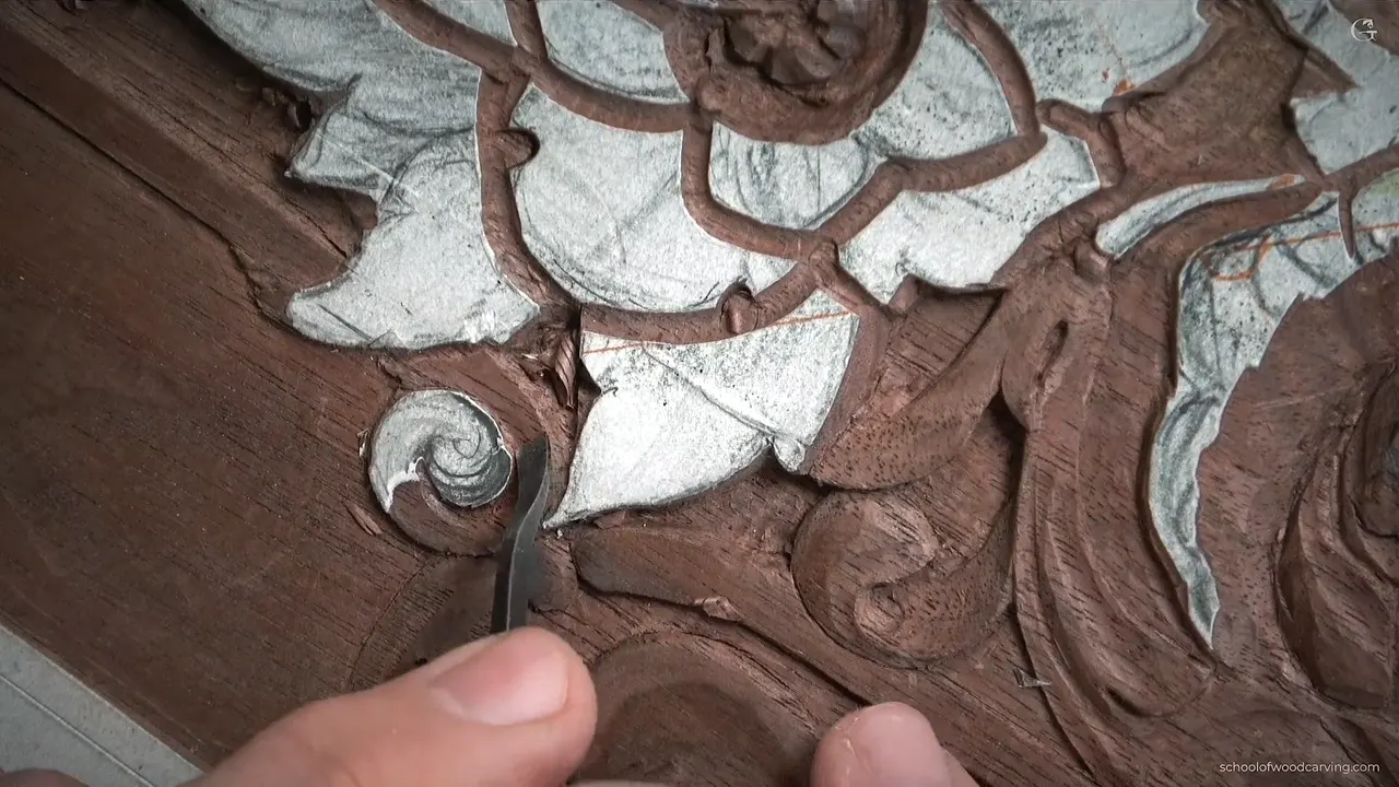 A thin blade in the eye of the spiral.