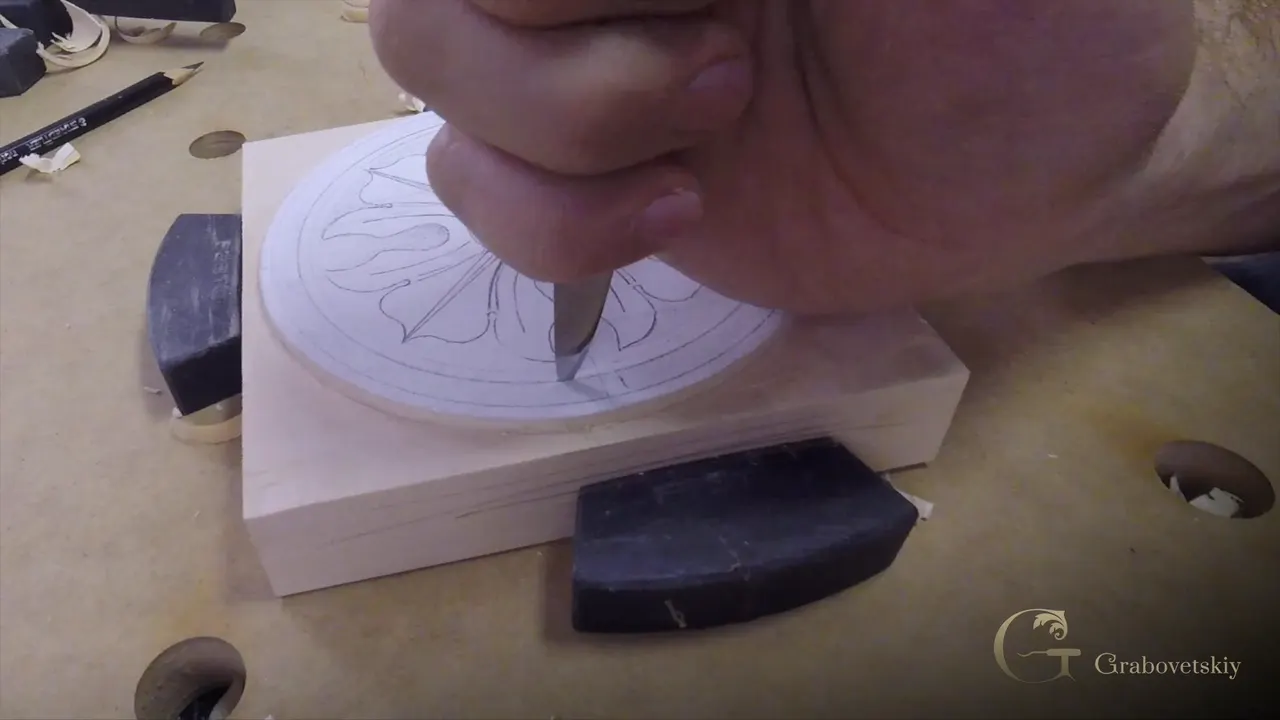 Knife starting the inner wall of the rosette ring, held dead vertical