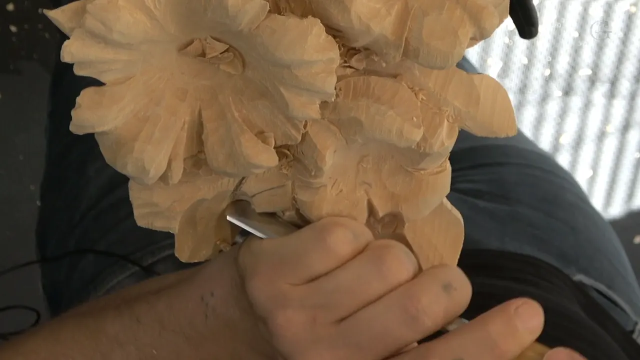 A gouge going in among the leaves for the first undercut.