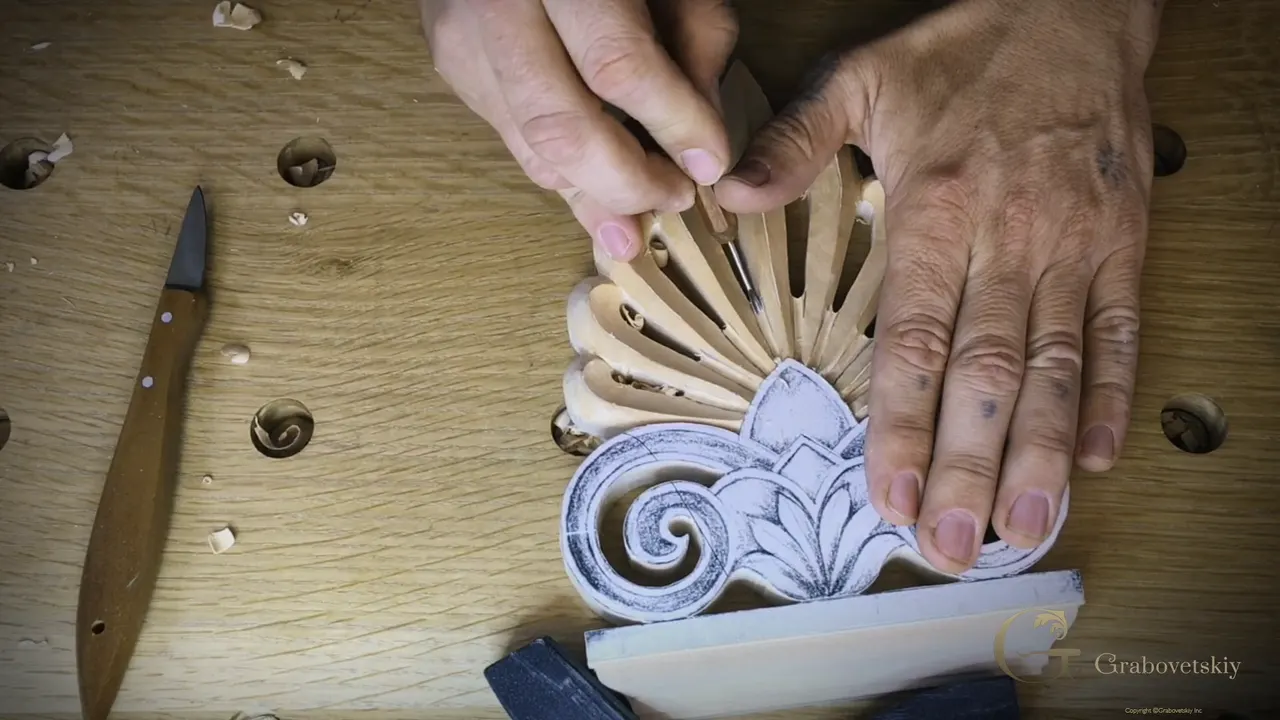 Small gouge between two petals of a Greek acroterion, the other hand holding the fan flat