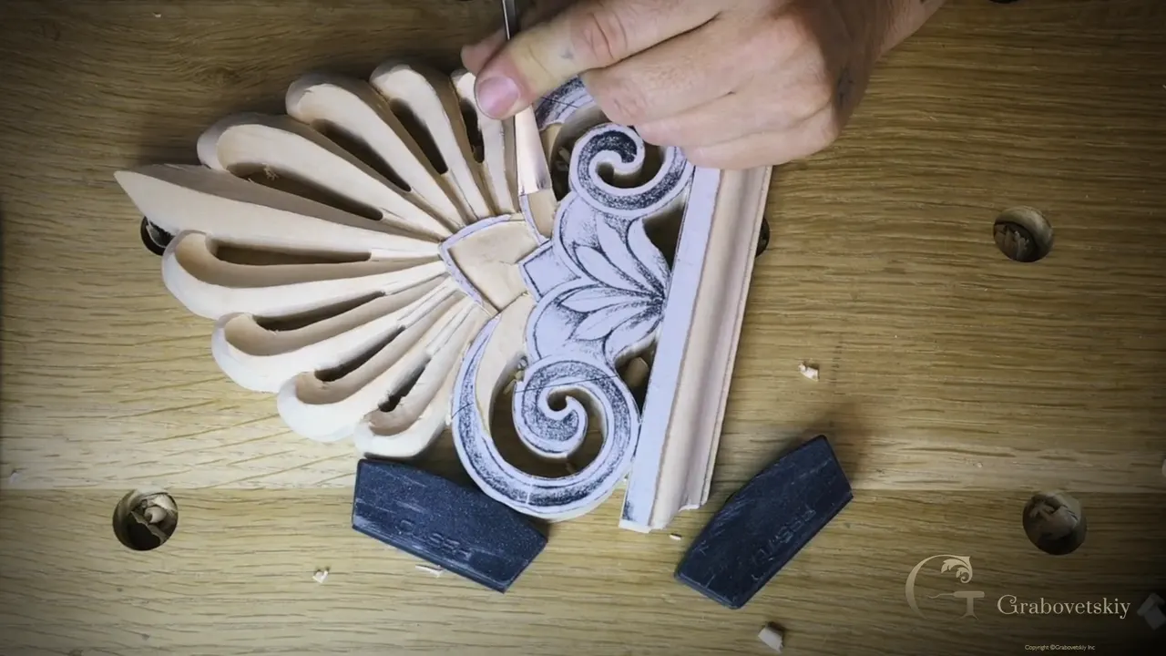 Paper pattern of a small palmette between two scrolls, the big palm fan already carved beside it